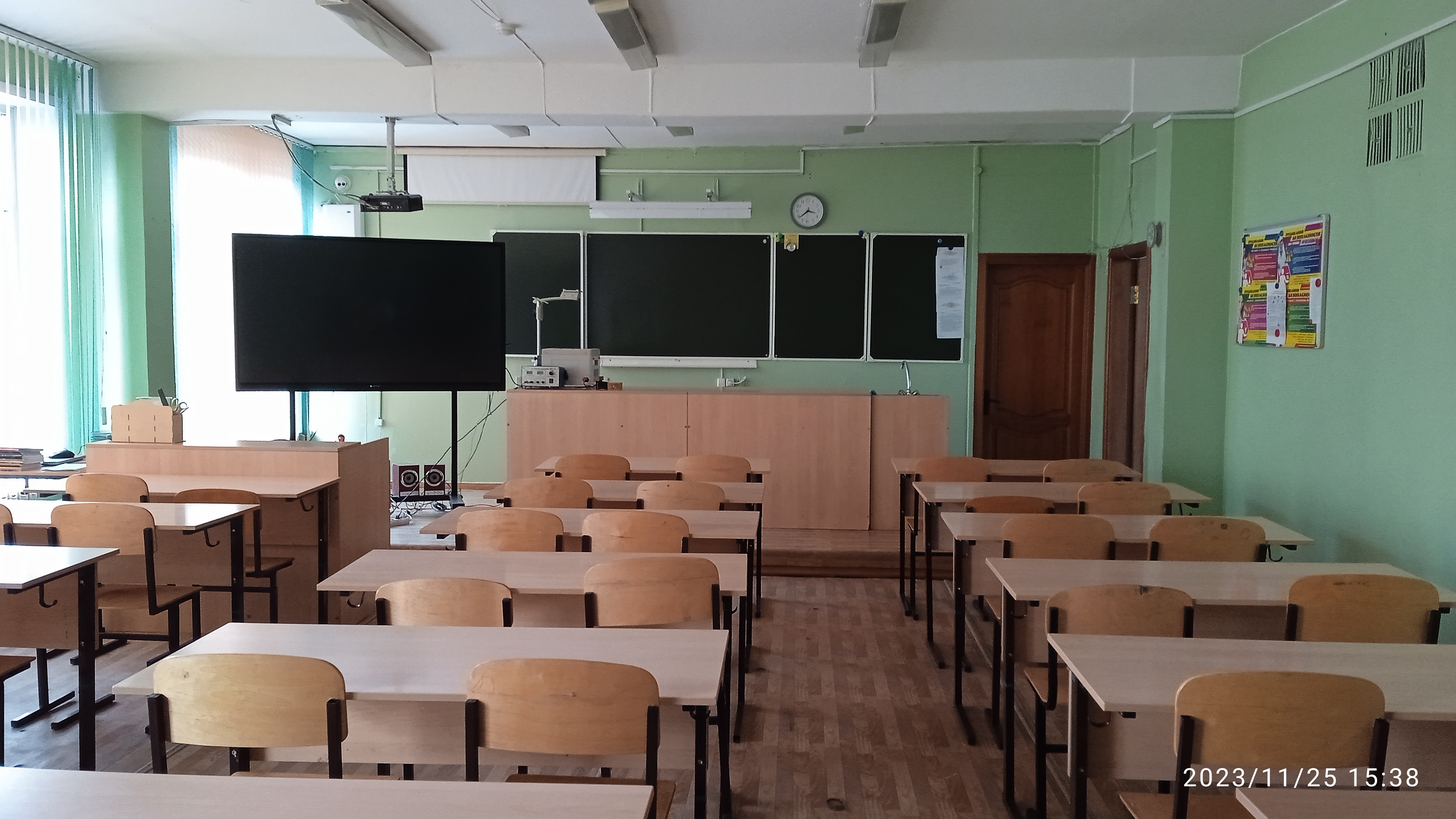 Изображения кабинета физики.
